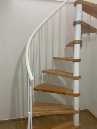 Escalera de caracol madera y metal