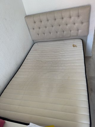 Cabecero y canapé de tela beige