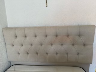 Cabecero y canapé de tela beige