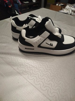 Zapatillas Warrior Negras y Blancas