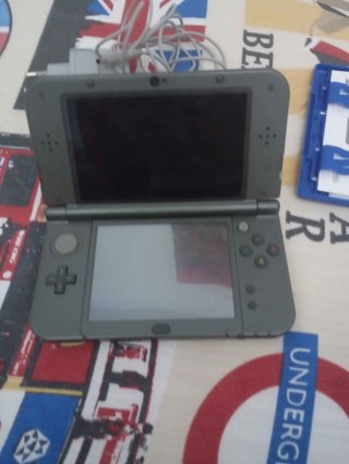 New Nintendo 3DS XL Hyrule + Pokémon Zafiro Alfa