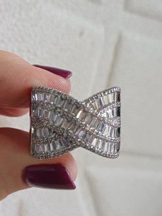 Anello zirconi baguette effetto incrociato