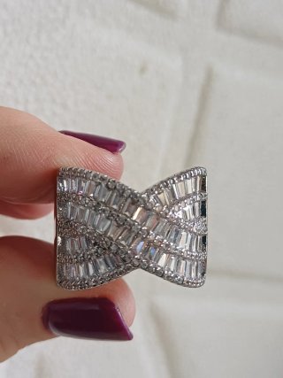 Anello zirconi baguette effetto incrociato