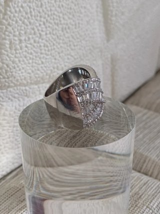 Anello zirconi baguette effetto incrociato