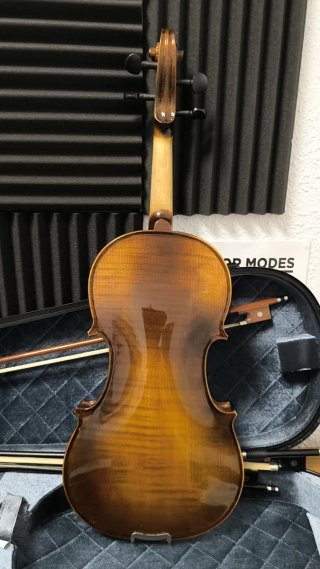 Violín 4/4 con funda y arco ,resina .madera maciza