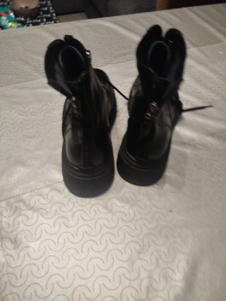 Botines negros con cordones