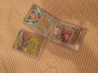 Lote de más de 800 cartas Pokémon + 150 códigos