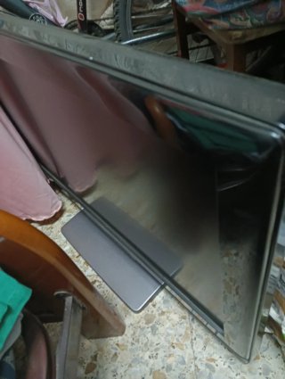 Televisor Negro y Plateado