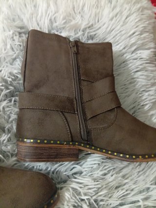 Botines marrones con hebillas