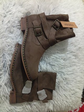 Botines marrones con hebillas