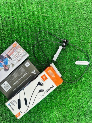 Auriculares Inalámbricos JBL Tune 135BT Negros