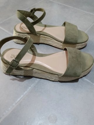 Sandalias cuña SFERA verde oliva  talla 37