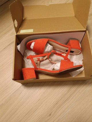 Sandalias coral tacón bajo UNIT COLLECTION T37
