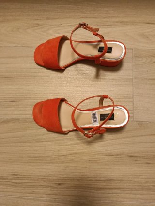 Sandalias coral tacón bajo UNIT COLLECTION T37