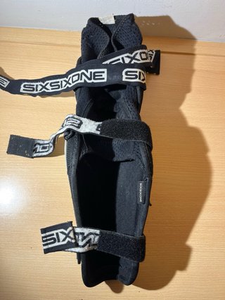 Espinilleras six one PRO MTB