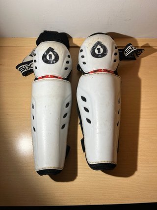 Espinilleras six one PRO MTB