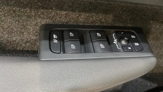 VOLVO XC40 2.0 B3 PLUS DARK AUTO 5P