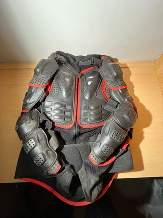 Peto integral MTB negro y rojo
