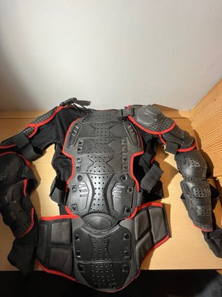 Peto integral MTB negro y rojo
