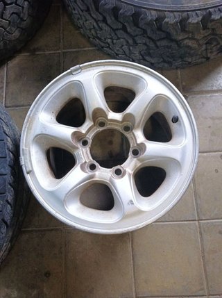 Juego de llantas mitsubishi 98751 montero v20 v40
