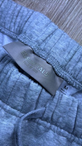 Pantalones grises Essentials