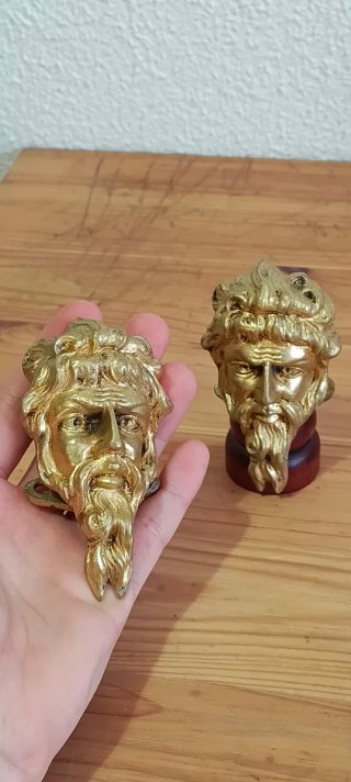 Cabezas Dios Romano Doradas
