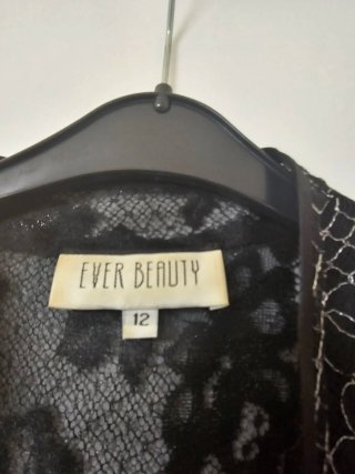 Vestido de fiesta negro con encaje