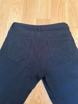 Pantalón pitillo negro