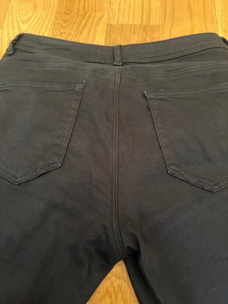 Pantalón pitillo negro