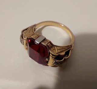 Anillo de Oro 18kt de 1890 con un rubí vintage