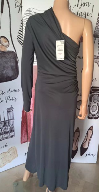 Vestido fiesta elegante gris plomo .