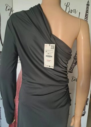 Vestido fiesta elegante gris plomo .