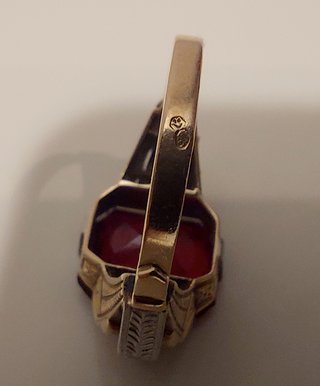 Anillo de Oro 18kt de 1890 con un rubí natural