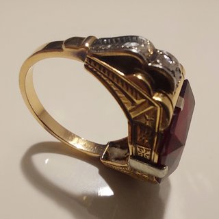 Anillo de Oro 18kt de 1890 con un rubí natural