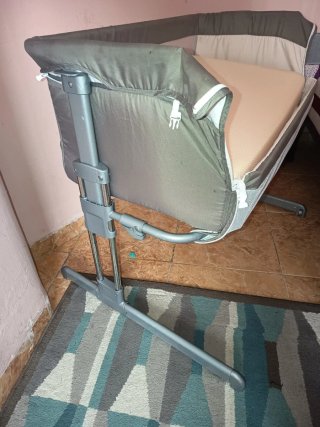 Cuna de bebé colecho gris