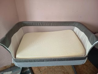 Cuna de bebé colecho gris