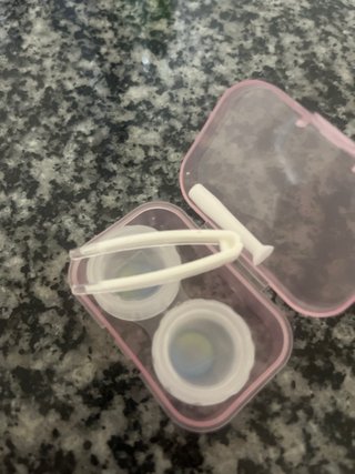 Estuche para lentillas, incluye lentillas dentro