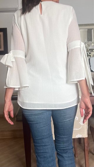 Blusa Calvin Klein blanca manga acampanada