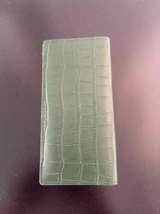 Cartera Golden Concept verde con logo dorado