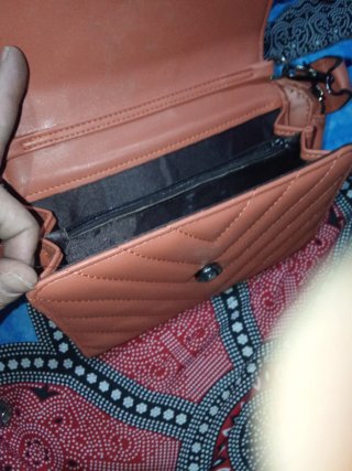 Bolso de mujer con monedero y correa