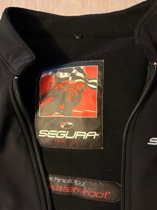 Chaqueta y pantalón de moto Segura racing.