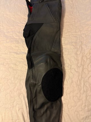 Chaqueta y pantalón de moto Segura racing.