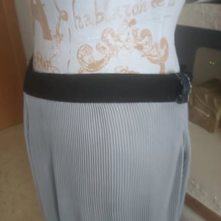 Pantalón plisado Zara gris