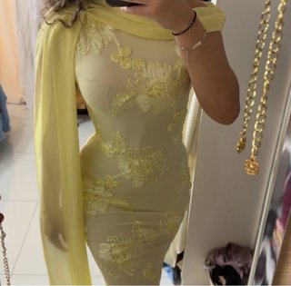 Vestido amarillo elegante
