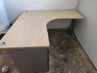 Escritorio curvo madera y metal