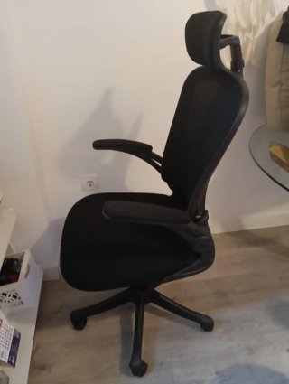 Silla de oficina ergonómica negra