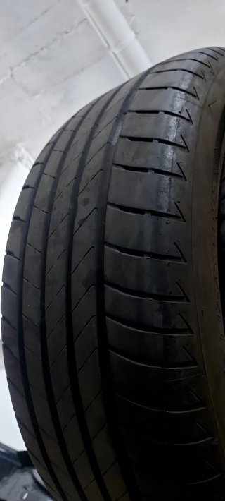 235/55 R18 100V