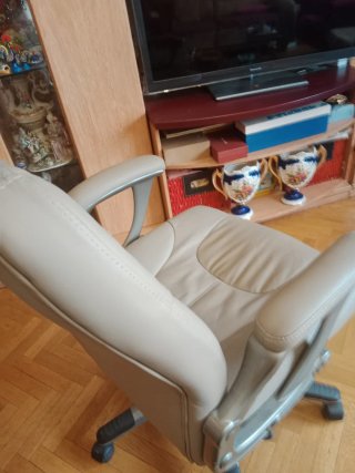 Silla giratoria ergonómica para escritorio