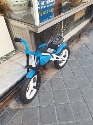 Bicicleta sin pedales azul niño