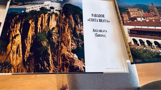 2 libros de Paradores de Turismo de Espana